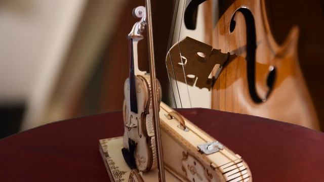 Violino Capriccio in compensato.