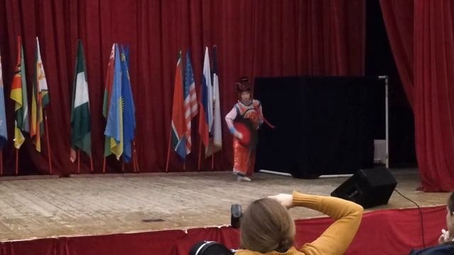 Танцевальный номер: китайский танец