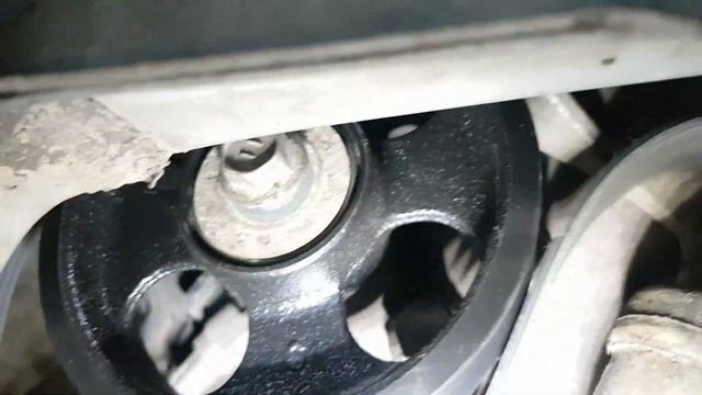 Тойота Rav4 2007 Замена промежуточного ролика. Заметки.