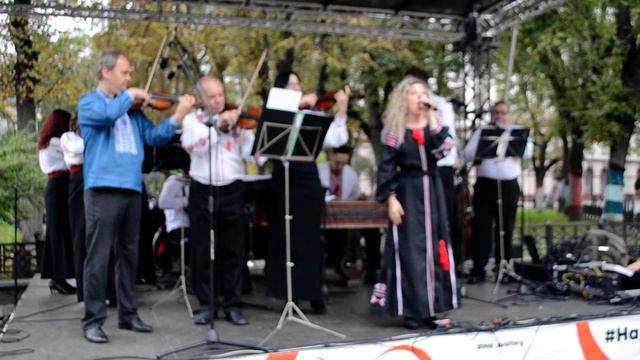 ,,В полонині скрипка грає... " - солістка  Оксана Кречко та оркестр,, Рапсодія".