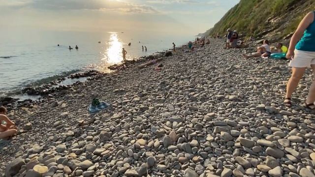 АНАПА Пляж 40 ЛЕТ ПОБЕДЫ - ВОНЬ И ГРЯЗЬ! Где искать ЧИСТОЕ МОРЕ В АНАПЕ? ПЛЯЖ 300 ступеней