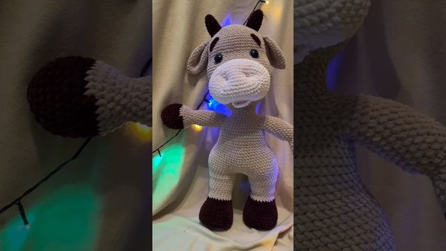 Мягкая вязаная игрушка Корова