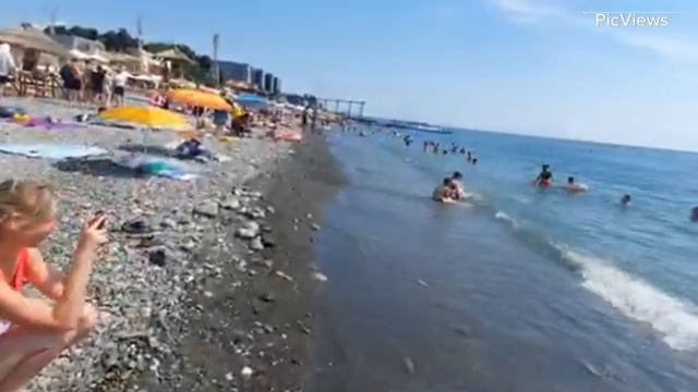 Сочи. Пляж Мандарин сегодня 17 июля 2024. Обстановка на пляже море и погода сейчас
