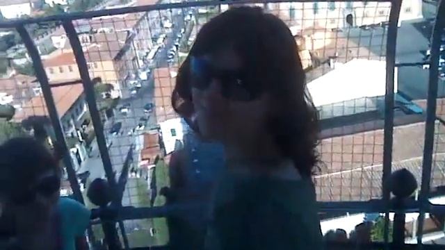 Поднялись на Пизанскую башню