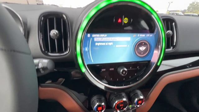 2023 MINI Countryman interior electronics tutorial w/Navigation. Please note that this is thorough