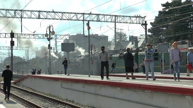 Грузовой ретро-поезд паровозами серии ЛВ и Л. Пассажирская станция Ессентуки.