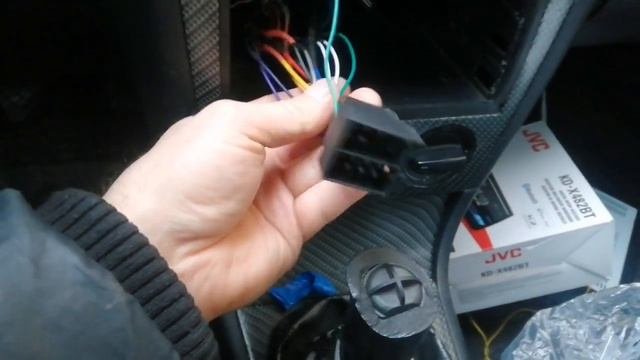 Обзор и установка магнитолы JVC KD-X482 BT.