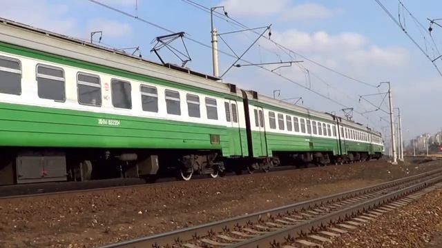 Электропоезд ЭД4м-0322 и панорама на Кучино 1
