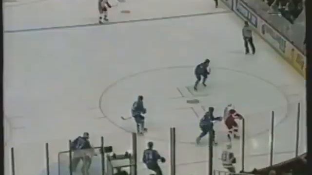 Igor Larionov scores vs Capitals (11 jan 1998)