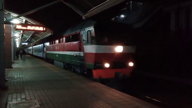 ТЭП70-0322 с поездом № 640 прибывает на станцию Витебск
