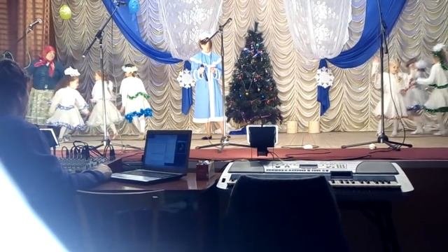 серебристые снежинки танец