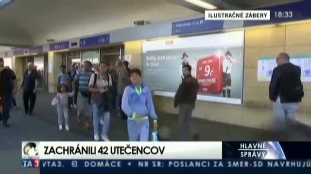 Мальчик беженец показывает как он будет евроинтегрироваться