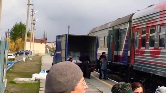 Город Нягань. ХМАО. 22.09.2017 отгрузка с поезда "Почтой России"