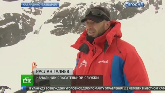 Спасатели профессионально срезают лавины
