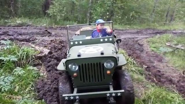 Мини Виллис "Маленькая машинка по большой грязюке"