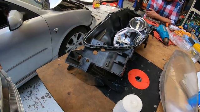 CAMBIANDO MICAS DE FAROS MAZDA 3 2008