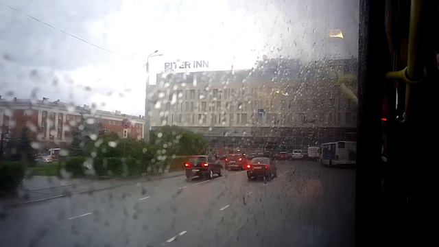 ВМЗ-52981. (431). Пошёл ливень. Тащимся по центру города. Петрозаводск.
