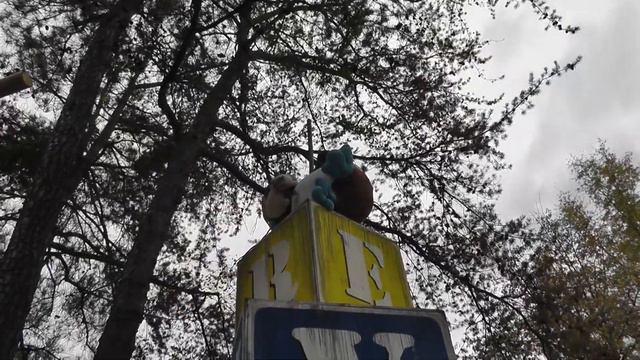 ChuckyTheKillerClown talks to the bears in Feary Tales - KD Halloween Haunt 2012