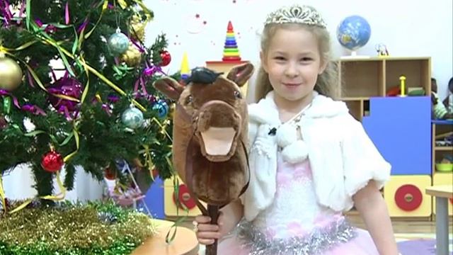 Маленькие герои программы "Словарики' с пожеланиями на Новый год