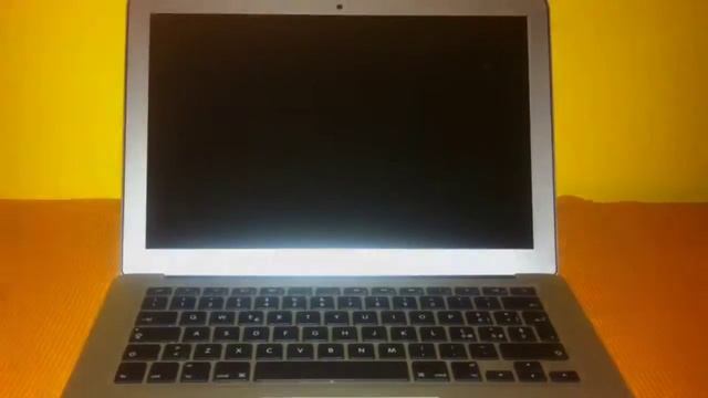MacBook Air 2012 opens 16 native applications in 6 seconds!