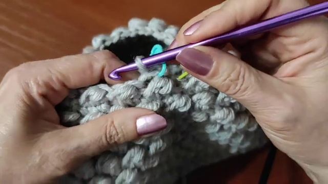 Зимняя тёплая шапка узором 3Д крючком. Подробное видео для начинающих.