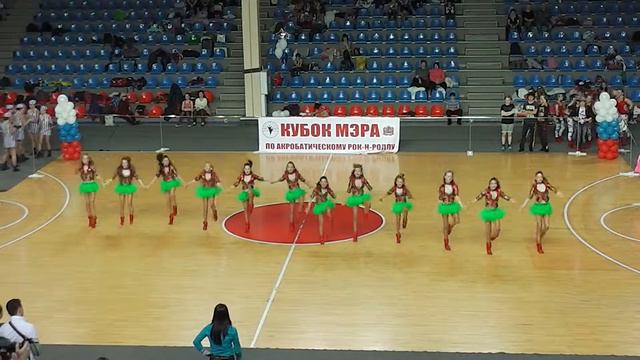 00023. Формейшн девушки