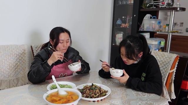 小杜在家做干笋炒腊肉，肥而不腻，照顾好小家为老公加油助力【胖哥有杜】