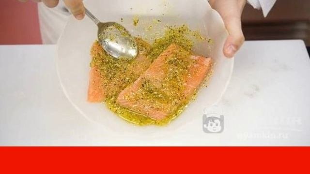 Baked pink salmon with lemon and onion