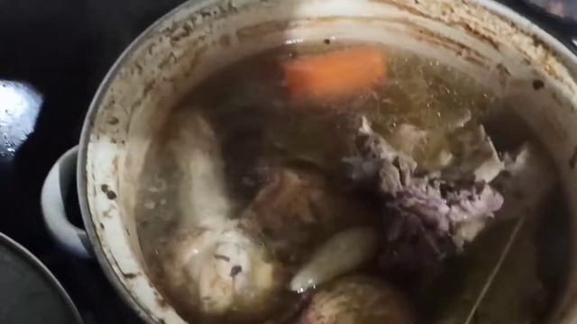 балуемся домашними деликатесами)) доварила холодец))