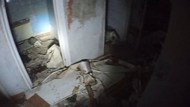 Horror Theory 37 ГОРОД-ПРИЗРАК  Жуткие находки в брошенных КВАРТИРАХ  Серия 4