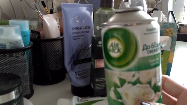 Очень много пустых банок для мамы и малышки)))