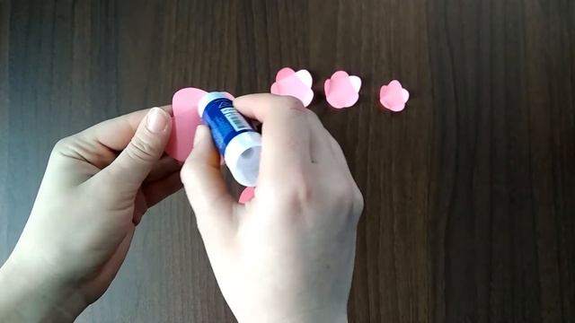 ОБЪЕМНАЯ АППЛИКАЦИЯ ИЗ БУМАГИ ЦВЕТЫ В ВАЗЕ.