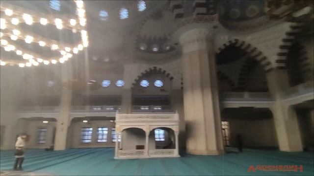 Главная мечеть Бишкека. Турки рулят!