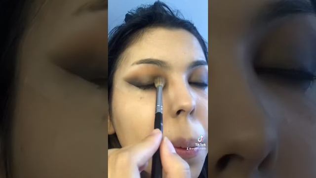 90s Pamela Anderson makeup filter look
