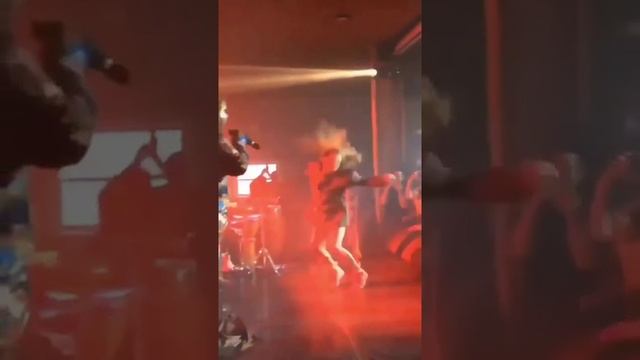 Какая муха её укусила