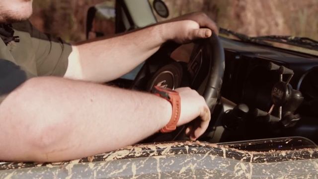 ROAMS01E48 Suzuki Jimny Recovers Toyota Hilux! Jimny, Landcruiser & Hilux fun in the Mud!!