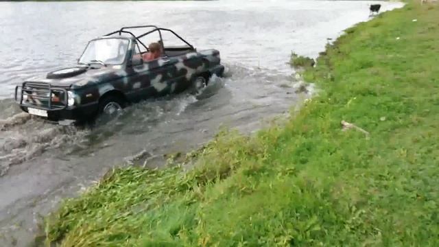 Маленький внедорожник "ЗаЗ". Тест-драйв на реке Днестр