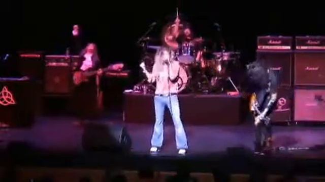 Led Zeppelin tribute act Heartbreaker performs Blackdog
