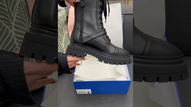 Ботинки Stuart Weitzman из натуральной кожи ? = 24 999 ₽ под заказ.