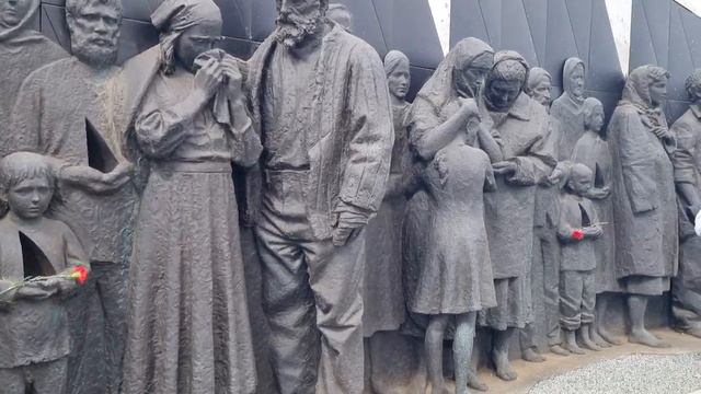 Приехали посмотреть  новый мемориал, открытый  в честь 80-летия освобождения Ленинграда #обзор