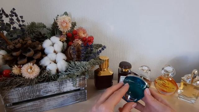 Красивые флаконы духов  коллекция ароматов