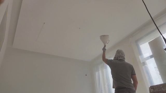 Покраска потолка воздушным компрессором, идеальный эффект шагрени.#ремонт #интерьер #покраска