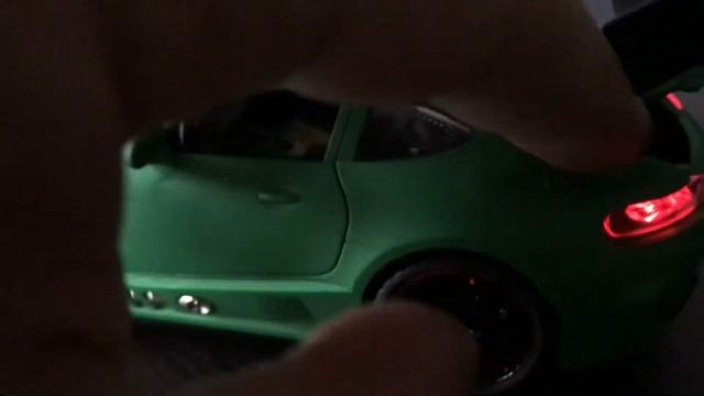 Металлическая машинка Mercedes-Benz  GT R , 1:18, салатовый мелалик/ обзор машинка Mercedes-Benz