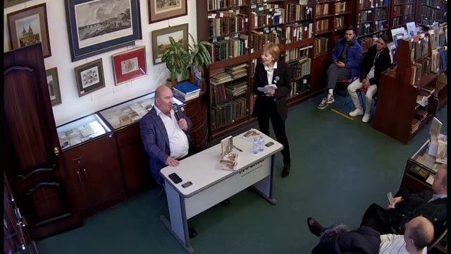 Остап Стужев в книжном магазине Москва!