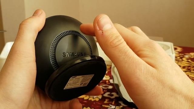 Сравнение беспроводного зарядного устройства samsung EP-NG930 с aliexpress и technopoint