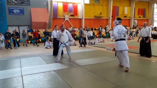 Бой Абсанова Мавлонбека в белом шлеме