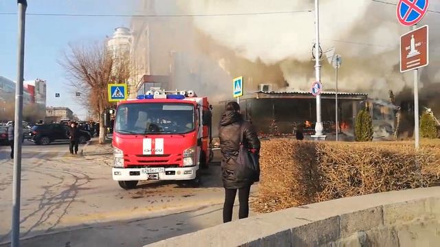 Пожар в кафе Саперави в Волгограде(3)