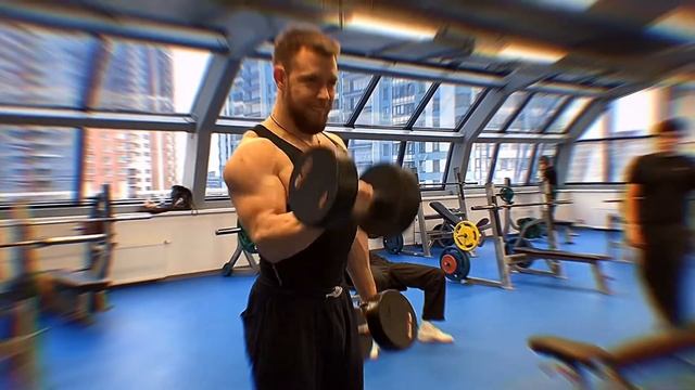 Дельты, бицепс, выход на две.