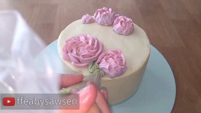 Buttercream peony wreath cake - how to pipe peonies & drop flowers with low sugar frosting