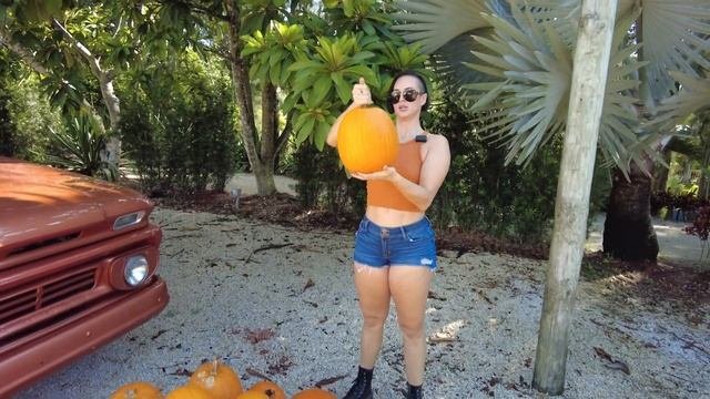 Picking My Pumpkin ? at Pinto Farms   Zahra Elise
